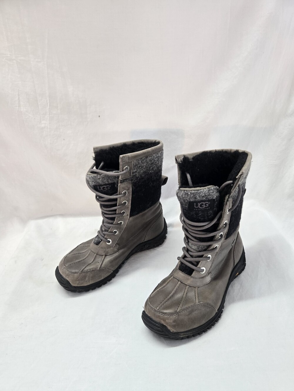 Ugg Women's 6.5 Adirondack II Charcoal Color Snow Boots - Picture 2 of 8